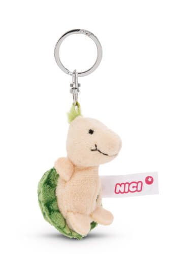 Auf dem Bild ist ein Plüschschildkröten-Schlüsselanhänger zu sehen. An der Seite ist ein weißes Etikett mit der Aufschrift "NICI" befestigt.