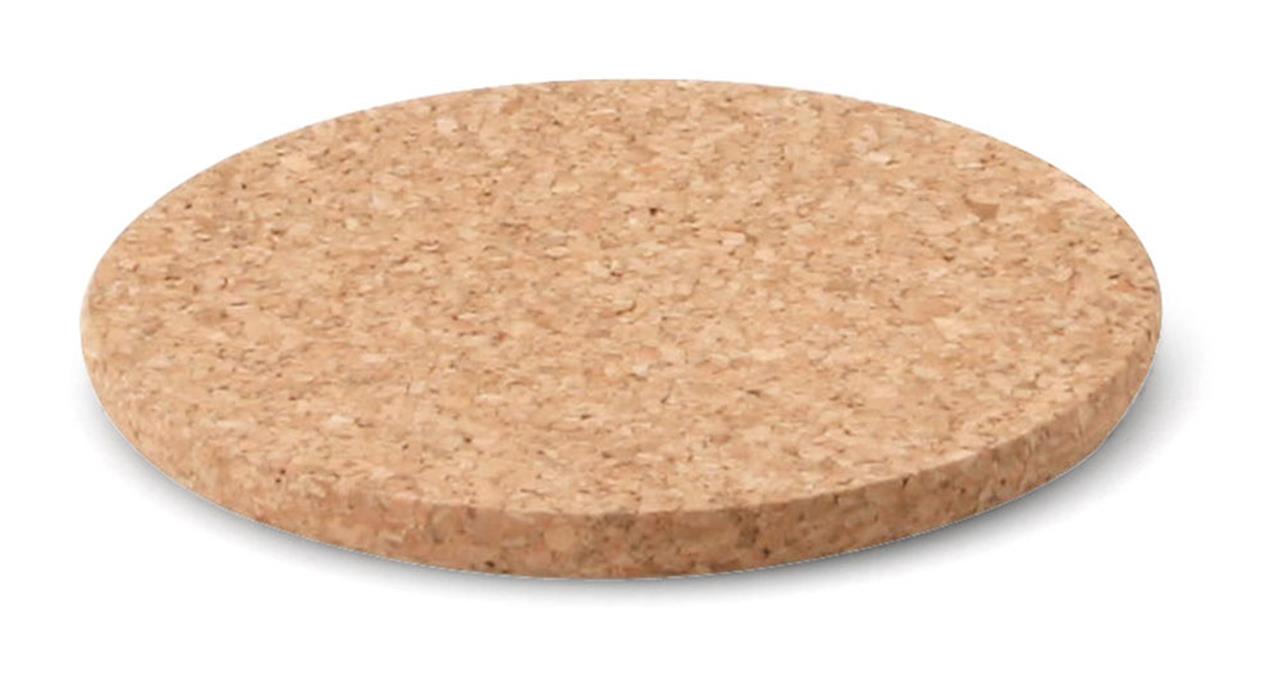 Das Bild zeigt einen runden Flaschenuntersetzer aus Kork mit einem Durchmesser von 15 cm. Er eignet sich ideal zum Schutz von Oberflächen vor Flaschen und Gläsern.
