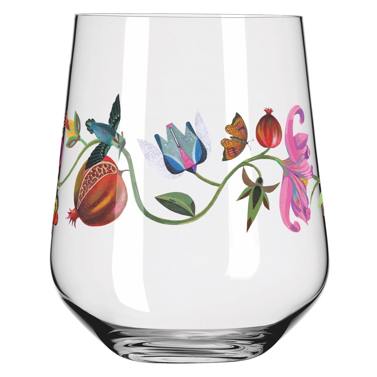 Das Bild zeigt ein Gin-Glas mit dem Namen "Botanic Lights Gin Tumbler 9 10 (O. Hajek) F24". Auf dem Glas sind bunte Blumen, Früchte, ein Vogel und ein Schmetterling abgebildet.