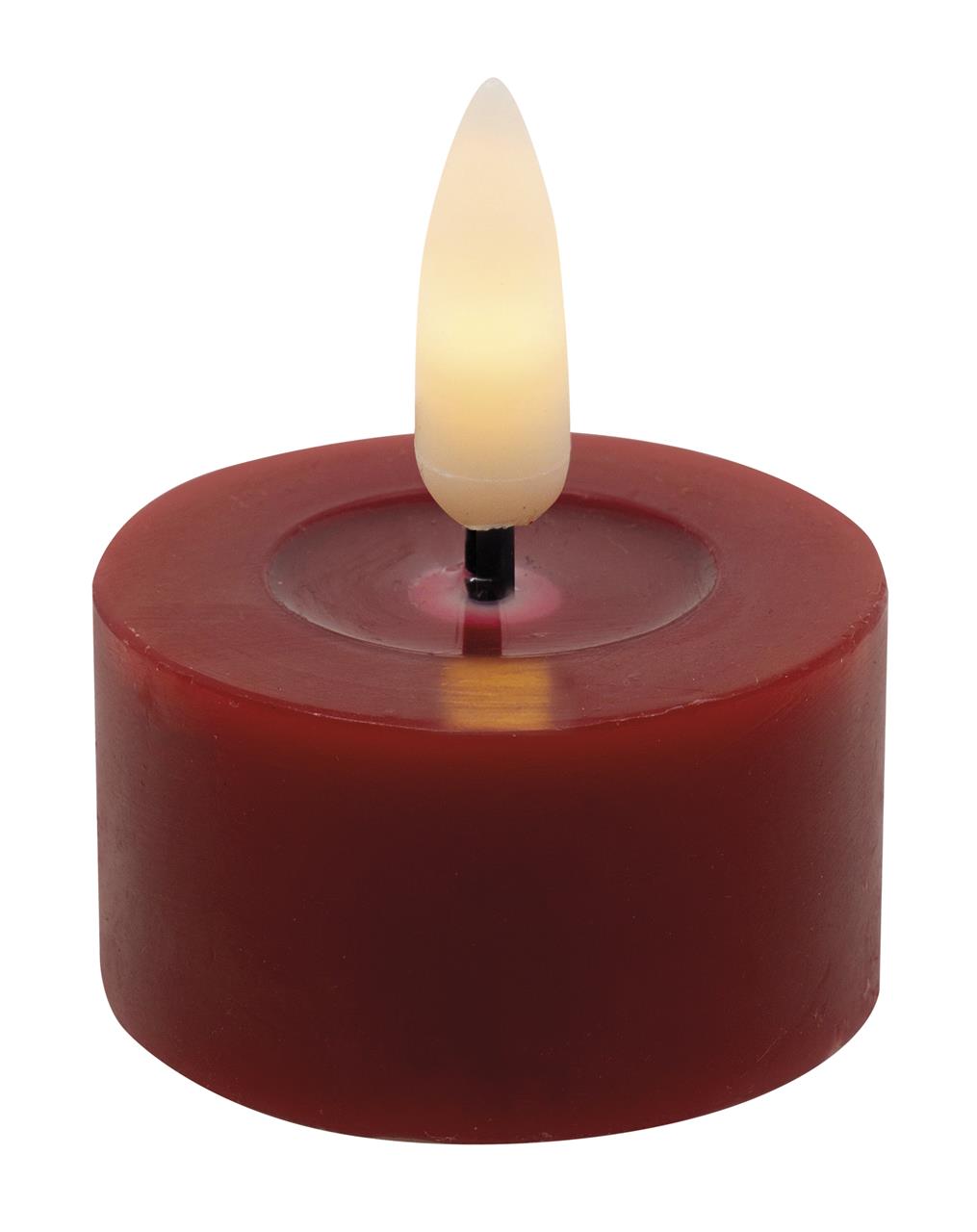 Das Bild zeigt ein LED-Teelicht aus Echtwachs in der Farbe Winterrot mit einer glatten Oberfläche. Die Flamme leuchtet in warmweiß und sieht realistisch aus.