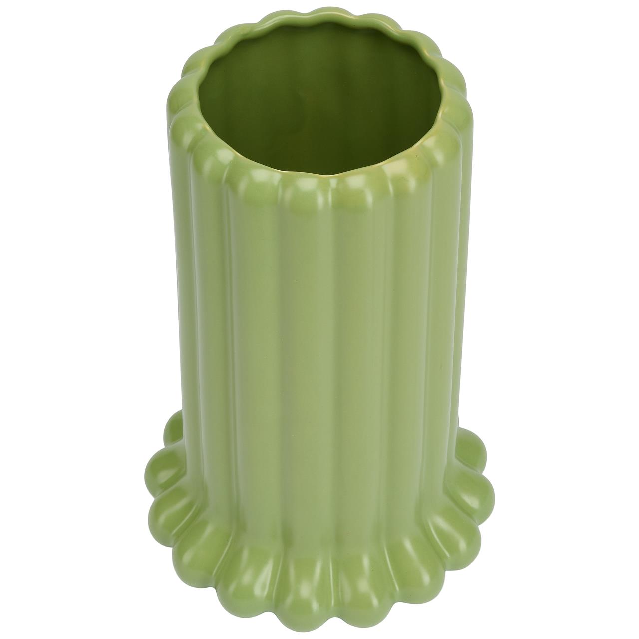 Die Abbildung zeigt eine grüne Vase mit einem wellenförmigen Rand und Boden. Die Vase ist 24 cm hoch und hat eine röhrenförmige Form.