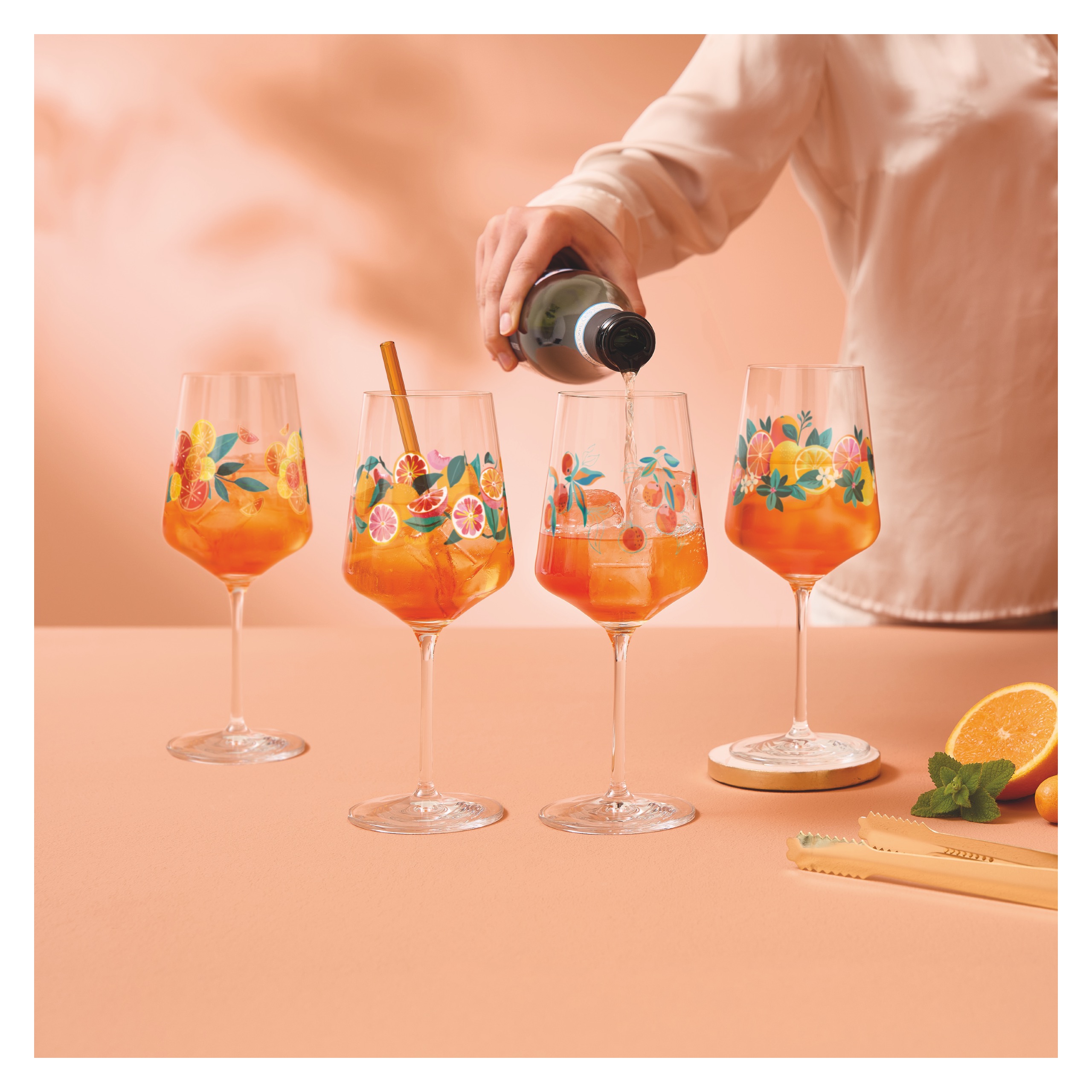 Dieses Bild zeigt das PROM Sommerrausch Aperizzo 4er-Set F25. Perfekt für Aperitivo-Momente mit Freunden.