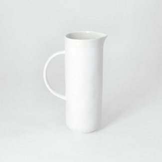 Das abgebildete Produkt ist ein Krug mit Füllmenge 0,7L, D.7,5cm und H.19,5cm. Der Krug ist ideal für verschiedene Getränke.