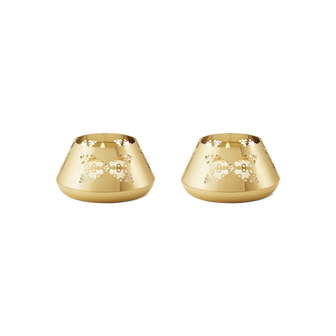 Das Bild zeigt zwei goldene Teelichthalter mit dekorativen Aussparungen. Sie sind Teil des Produkts "CC2022 Seasonal Teelicht 2Stck. gold".