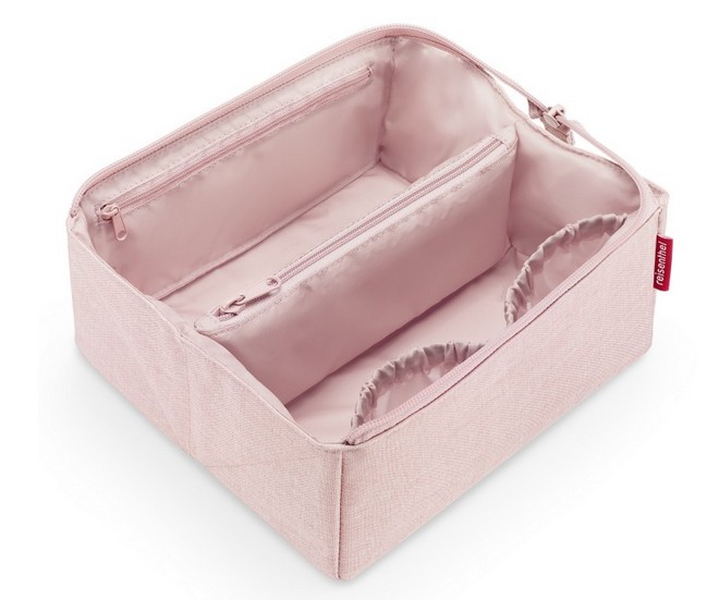 Dies ist das Fold Case Twist Blush. Das Etui hat eine sanfte, rosafarbene Optik.