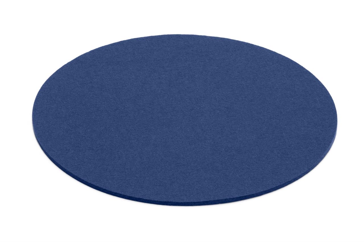 Das Bild zeigt einen runden, indigo-farbenen Untersetzer mit einem Durchmesser von 35 cm. Der Untersetzer hat eine schlichte und glatte Oberfläche.