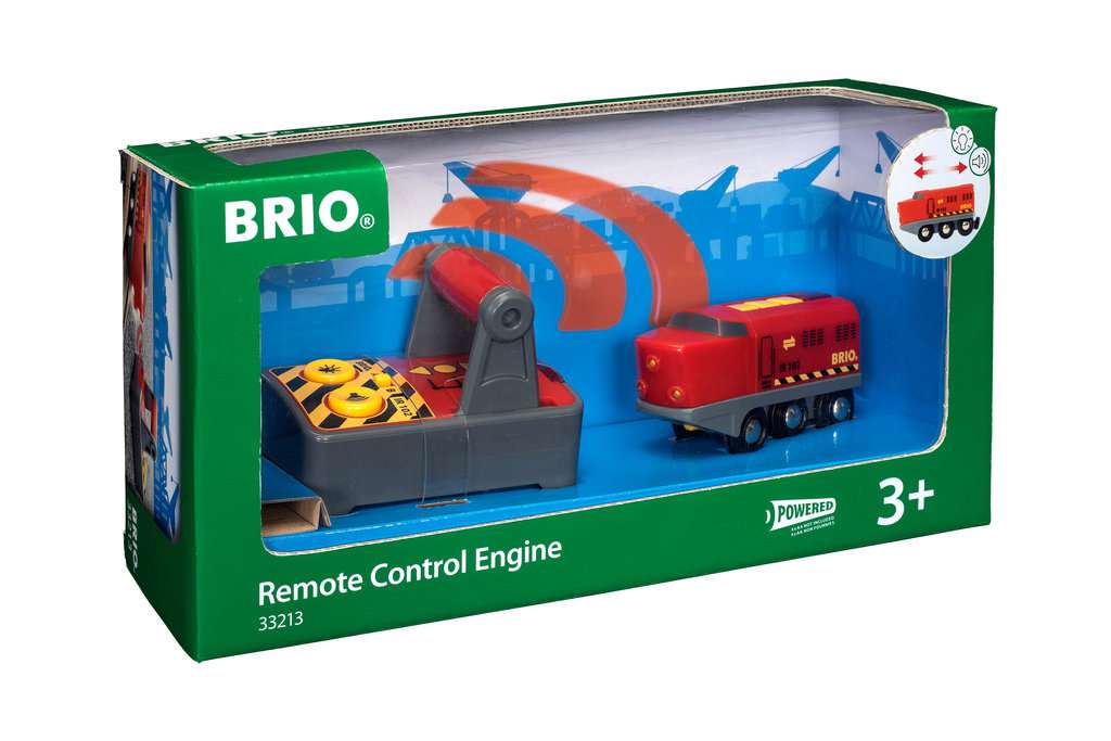 Das Bild zeigt die BRIO® World IR-Frachtlok 33213 in ihrer Verpackung. Die Packung enthält eine ferngesteuerte Lokomotive und eine Fernbedienung, geeignet für Kinder ab 3 Jahren.