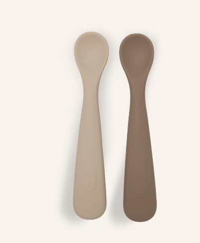 Löffel Silikon - Natural Shades - 2 Stück sind zwei Silikonlöffel in natürlichen Farbtönen. Sie eignen sich ideal für die Babyernährung.