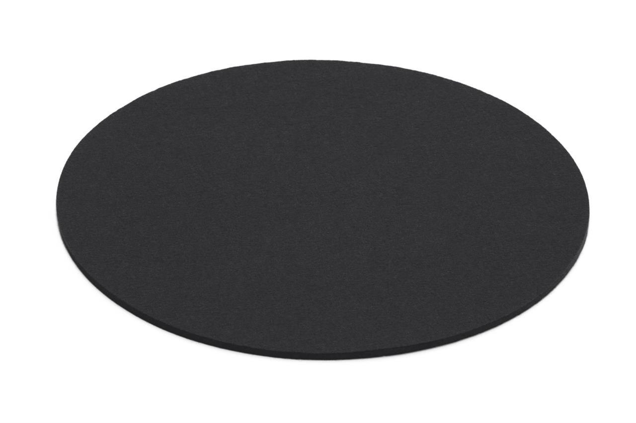 Das Bild zeigt einen runden, schwarzen Untersetzer mit einem Durchmesser von 35 cm. Der Untersetzer ist schlicht und eignet sich ideal zum Schutz von Oberflächen.