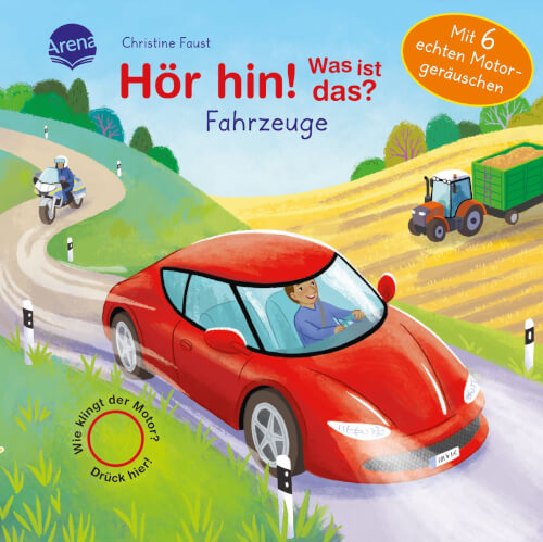 Auf dem Bild ist ein rotes Auto zu sehen, das auf einer Landstraße fährt. Im Hintergrund fahren ein Motorrad und ein Traktor durch eine ländliche Landschaft.