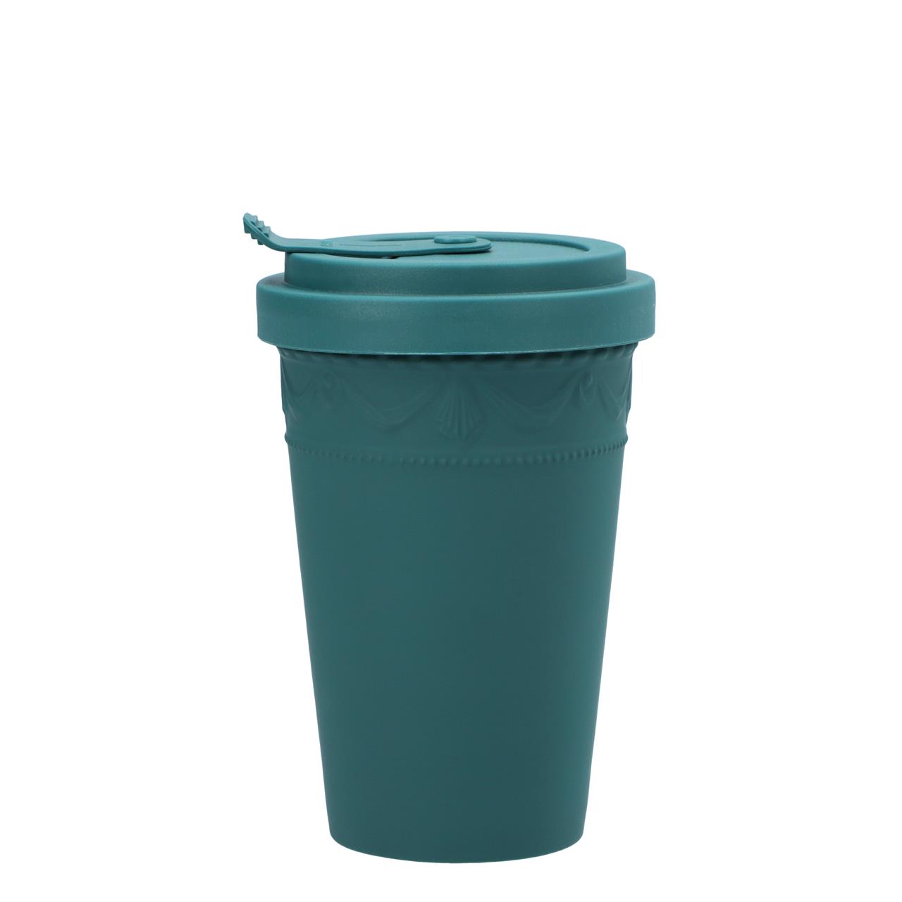Auf dem Bild ist ein grüner Coffee-To-Go-Becher mit Deckel zu sehen. Der Becher hat ein schlichtes, modernes Design.