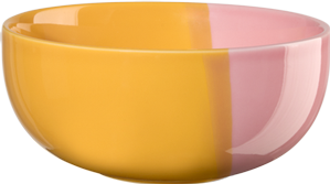 Die Schüssel ist zur Hälfte gelb und zur Hälfte rosa. Sie steht auf einem dunklen Untergrund.