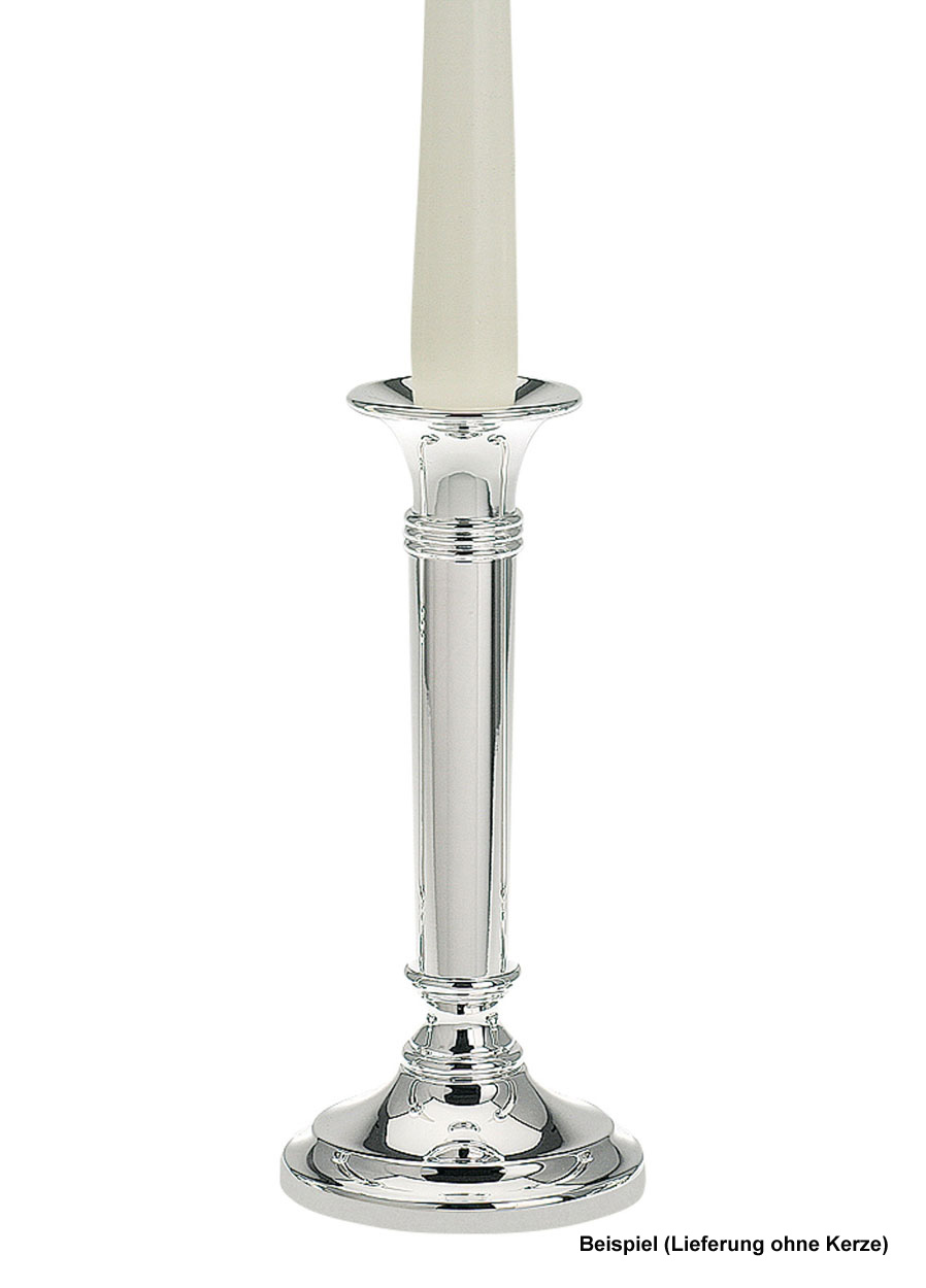 Ein Leuchter, rund und glatt, 19 cm hoch, versilbert. Ideal als elegante Dekoration für den Tisch.