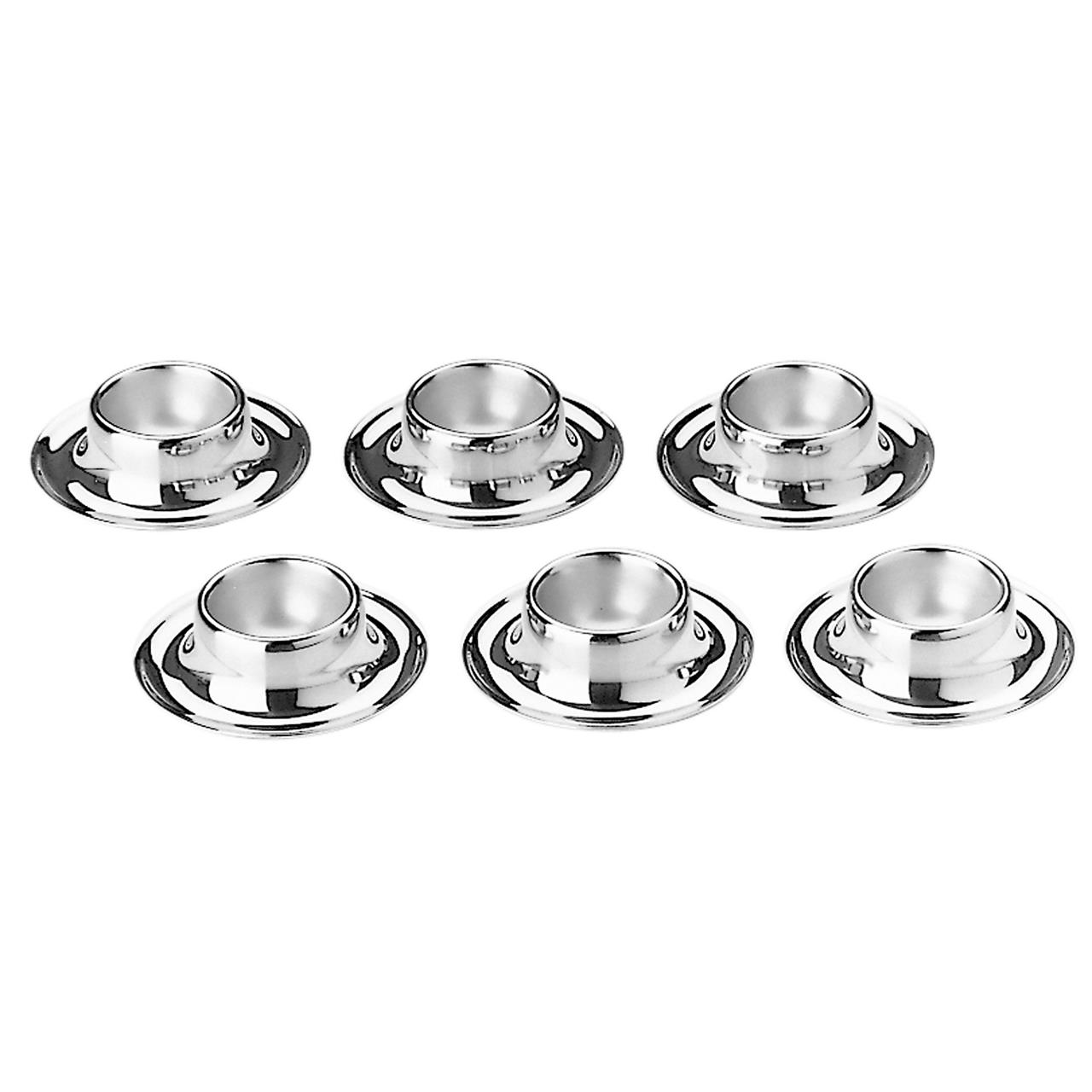 Das Bild zeigt sechs silberne Eierbecher, die in zwei Reihen angeordnet sind. Die Eierbecher sind aus Metall und haben ein schlichtes, glänzendes Design.
