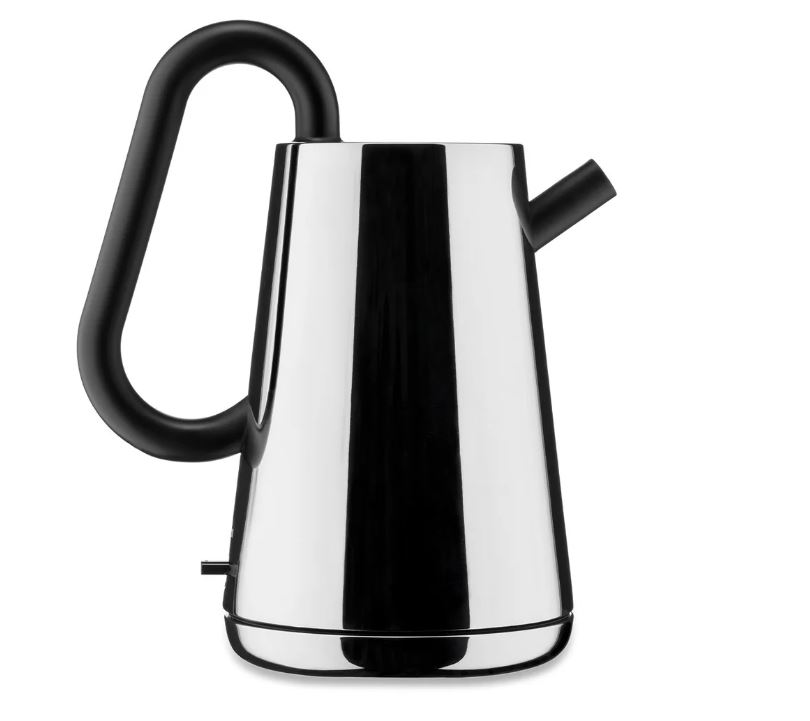 Der Wasserkessel TORU ist ein elektrischer Wasserkocher mit modernem Design. Er hat eine glänzende Metalloberfläche und einen schwarzen Griff.