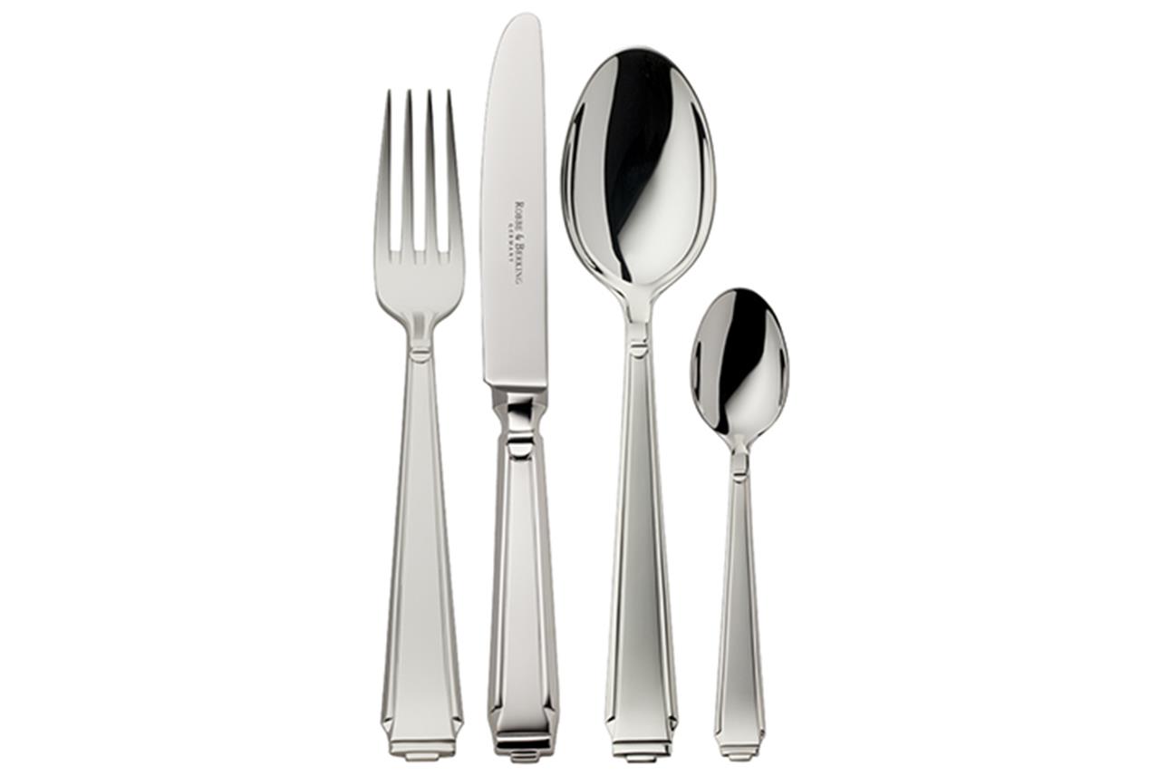 Das Bild zeigt ein vierteiliges Besteckset aus Edelstahl im Art Deco Stil. Zu sehen sind eine Gabel, ein Messer, ein Esslöffel und ein Teelöffel.