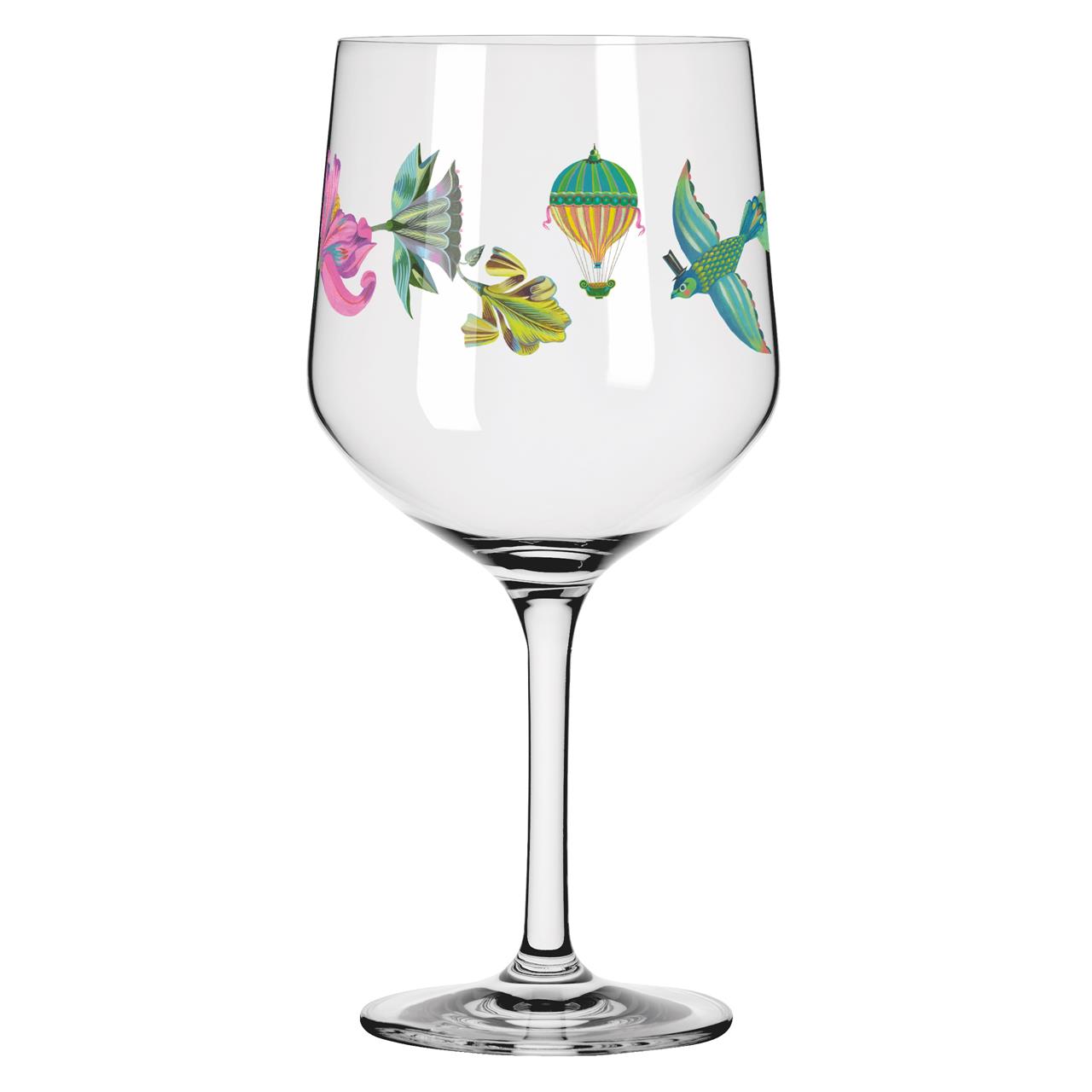 Das Bild zeigt ein Weinglas mit langen Stiel. Auf dem Glas sind bunte Motive von Blumen, einem Heißluftballon und einem Vogel abgebildet.