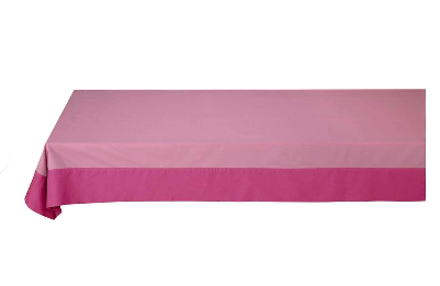 Tischdecke in rosa mit dekorativem Muster. Das Produkt heißt 'Table Cloth Pip's Deerest Darling Pink 160x260cm'.