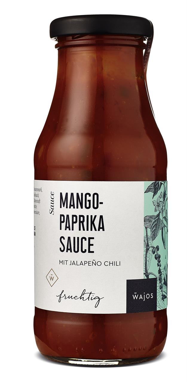 Dies ist eine Flasche Mango-Paprika Sauce mit Jalapeño Chili von Wajos. Die Flasche enthält 245 ml fruchtige Sauce.