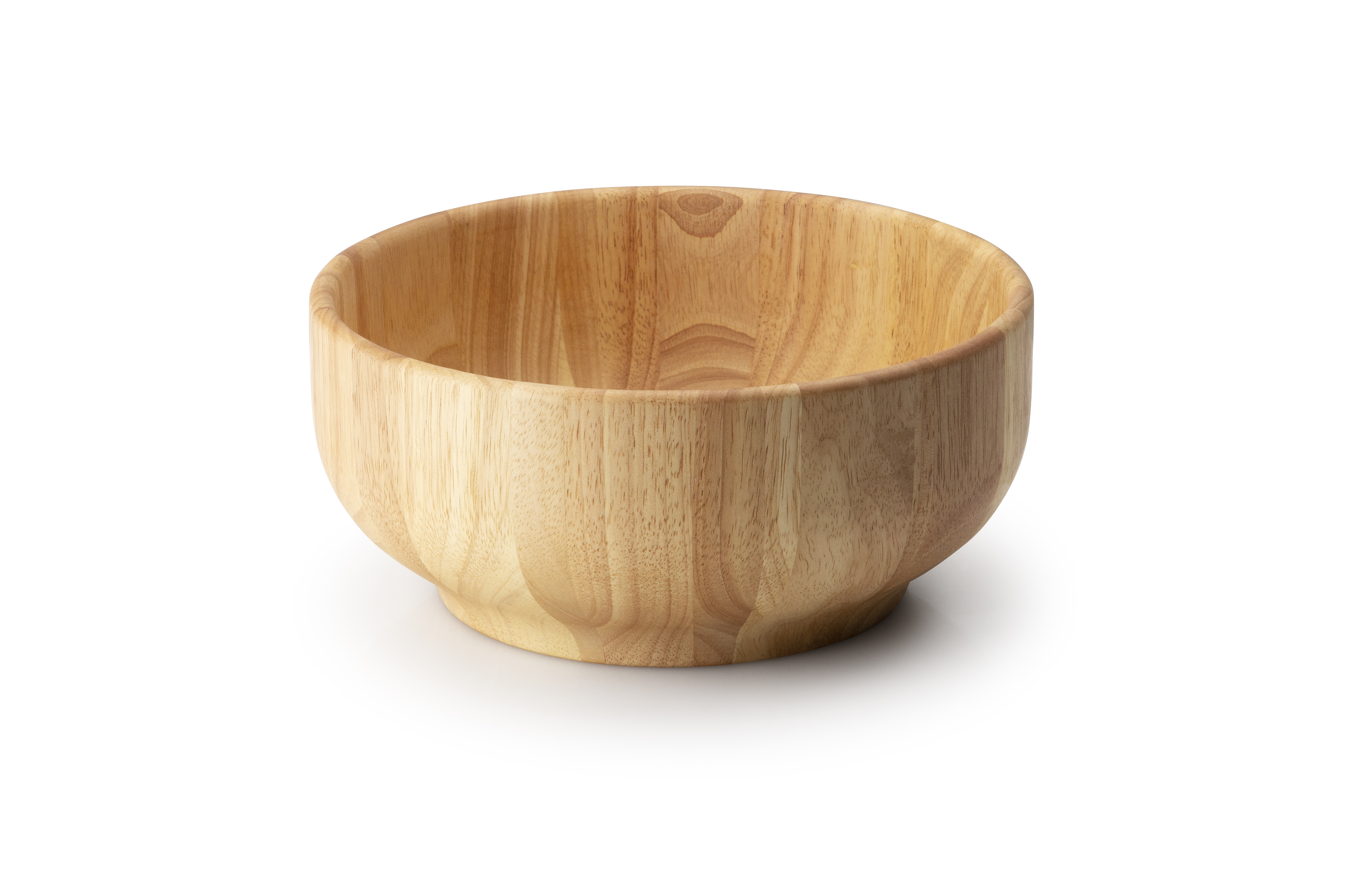 Auf dem Bild ist eine einfache Schüssel aus hellem Holz zu sehen. Sie steht auf einer weißen Oberfläche und ist leer.