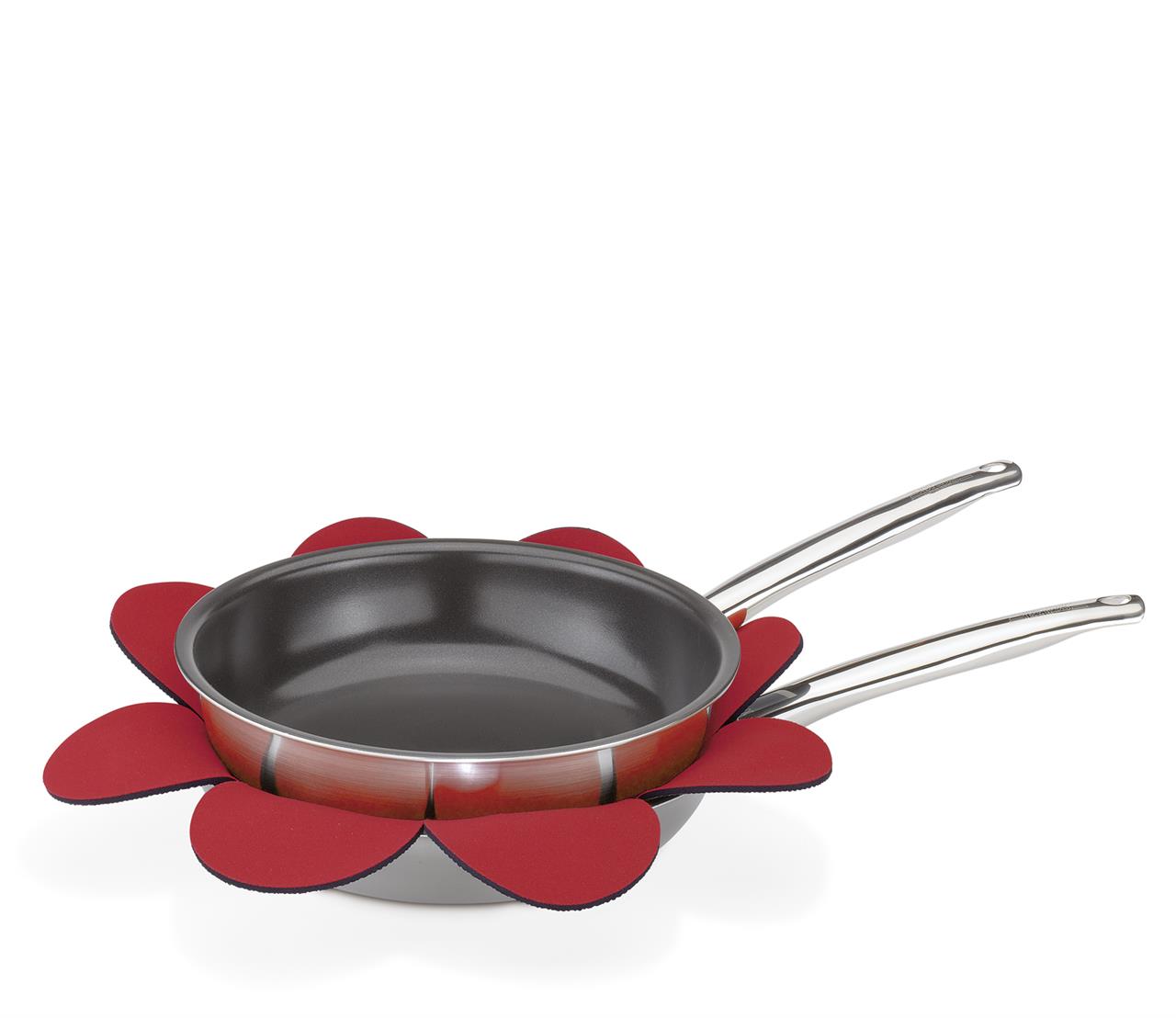 Auf dem Bild sind zwei Pfannen zu sehen, die mit roten Stapelschutz-Einlagen voneinander getrennt sind. Diese Stapelschutze verhindern Kratzer beim Stapeln der Pfannen.