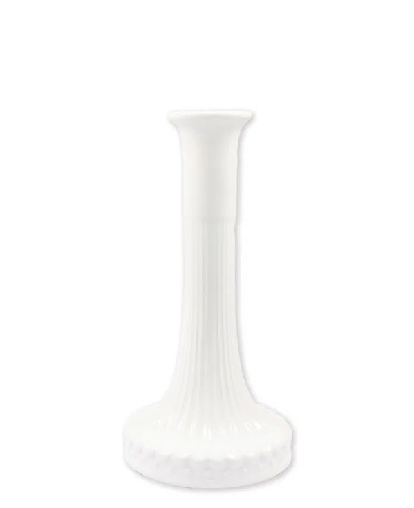 Dies ist ein Kerzenhalter mit dem Namen „Candle holder Alice white large“. Der Kerzenhalter ist groß und weiß.