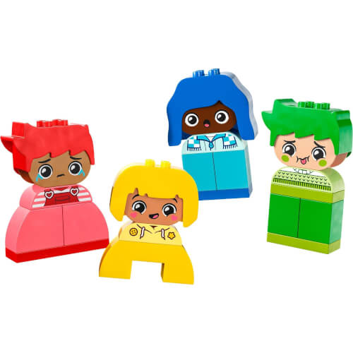 Das Bild zeigt vier bunte LEGO-Figuren mit freundlichen Gesichtern. Jede Figur hat unterschiedliche Kleidung und Haarfarben.