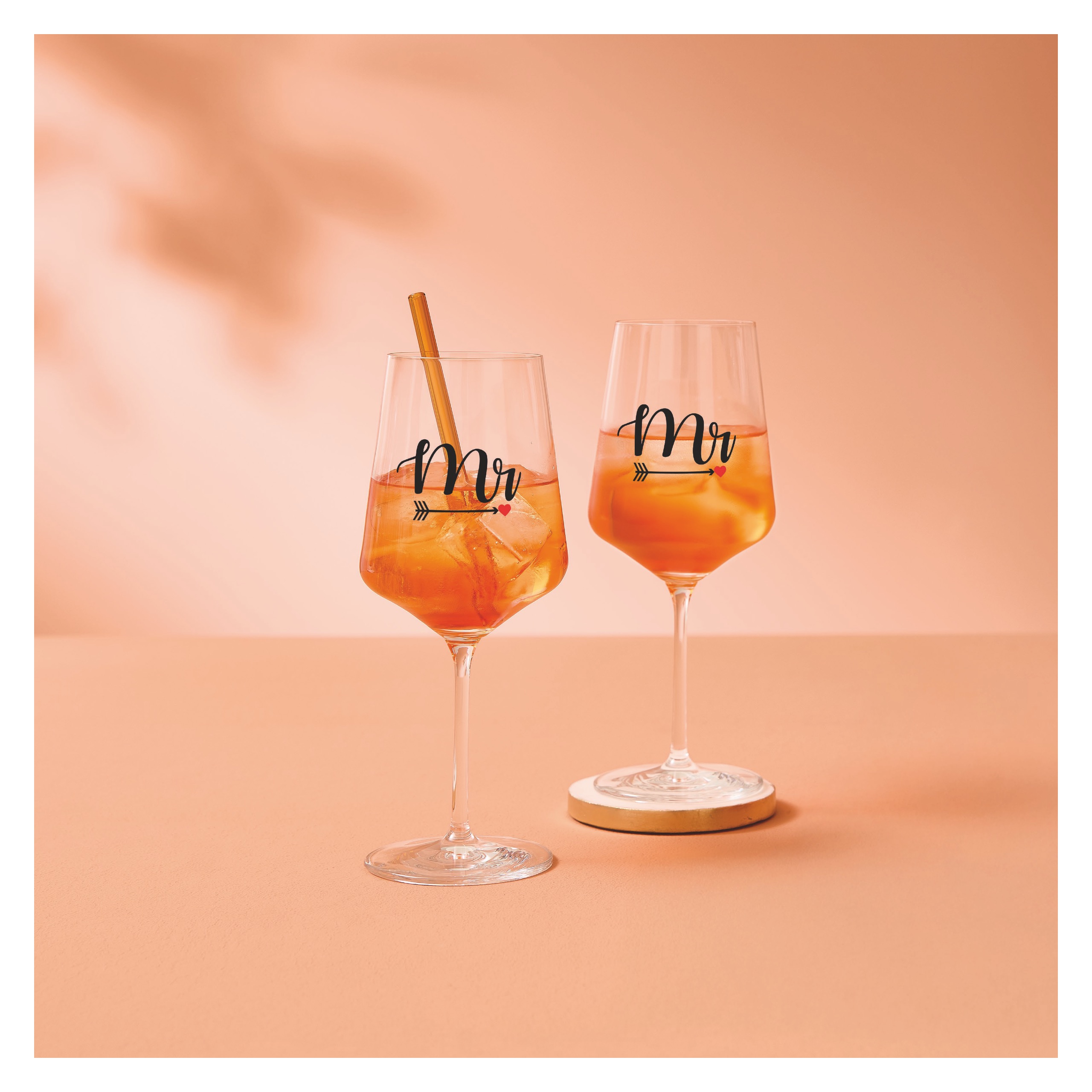 Hier sehen Sie das Liebe Cocktail 2er-Set #1 von K. Fatema H25. Zwei moderne Cocktailgläser sind im Set enthalten.