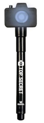 Auf dem Bild ist ein schwarzer Stift zu sehen, der wie eine Kamera aussieht. Auf dem Stift steht "TOP SECRET" und unten das Logo "moses."