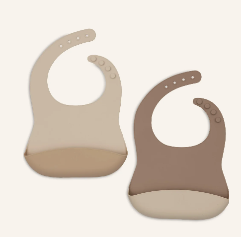 Lätzchen Silikon Natural Shades, 2 Stück. Die Lätzchen eignen sich ideal für Babys beim Essen.