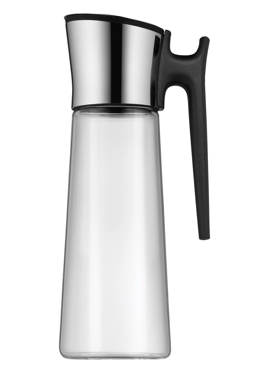 Dies ist eine Wasserkaraffe mit Griff. Sie hat ein schlichtes, modernes Design mit einem Glasbehälter und einem schwarzen Griff.