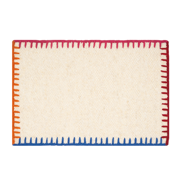 Zu sehen ist das Produkt FRAME sand, 150 x 200 cm. Es handelt sich um eine sandfarbene Decke oder Überwurf.