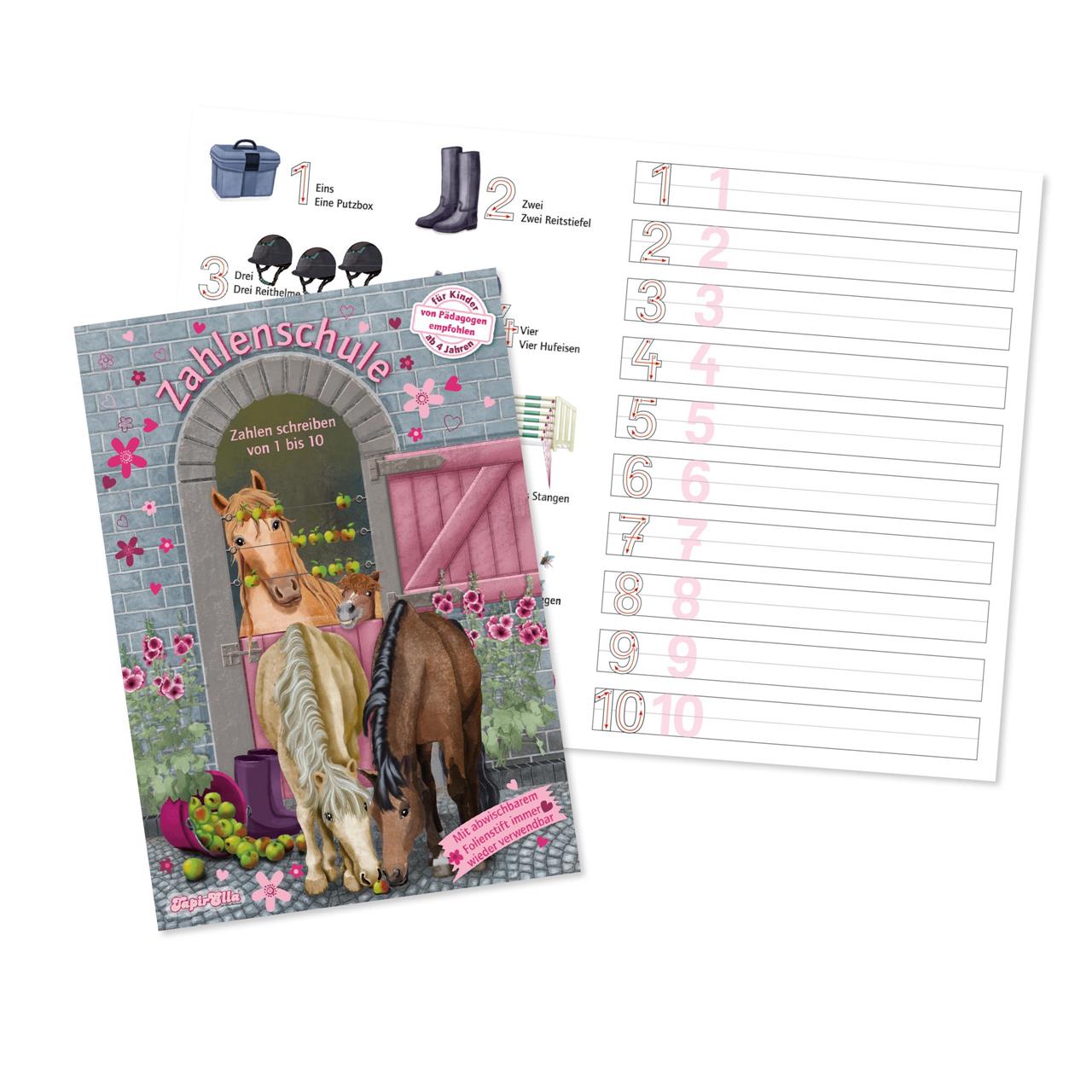 Das Bild zeigt das Produkt "TapirElla Zahlenschule Pferde", ein Lernheft zum Schreiben von Zahlen von 1 bis 10 mit Pferdemotiven. Auf dem Cover sind mehrere Pferde vor einem Stall zu sehen, und innen gibt es Übungen zum Nachspuren der Zahlen.