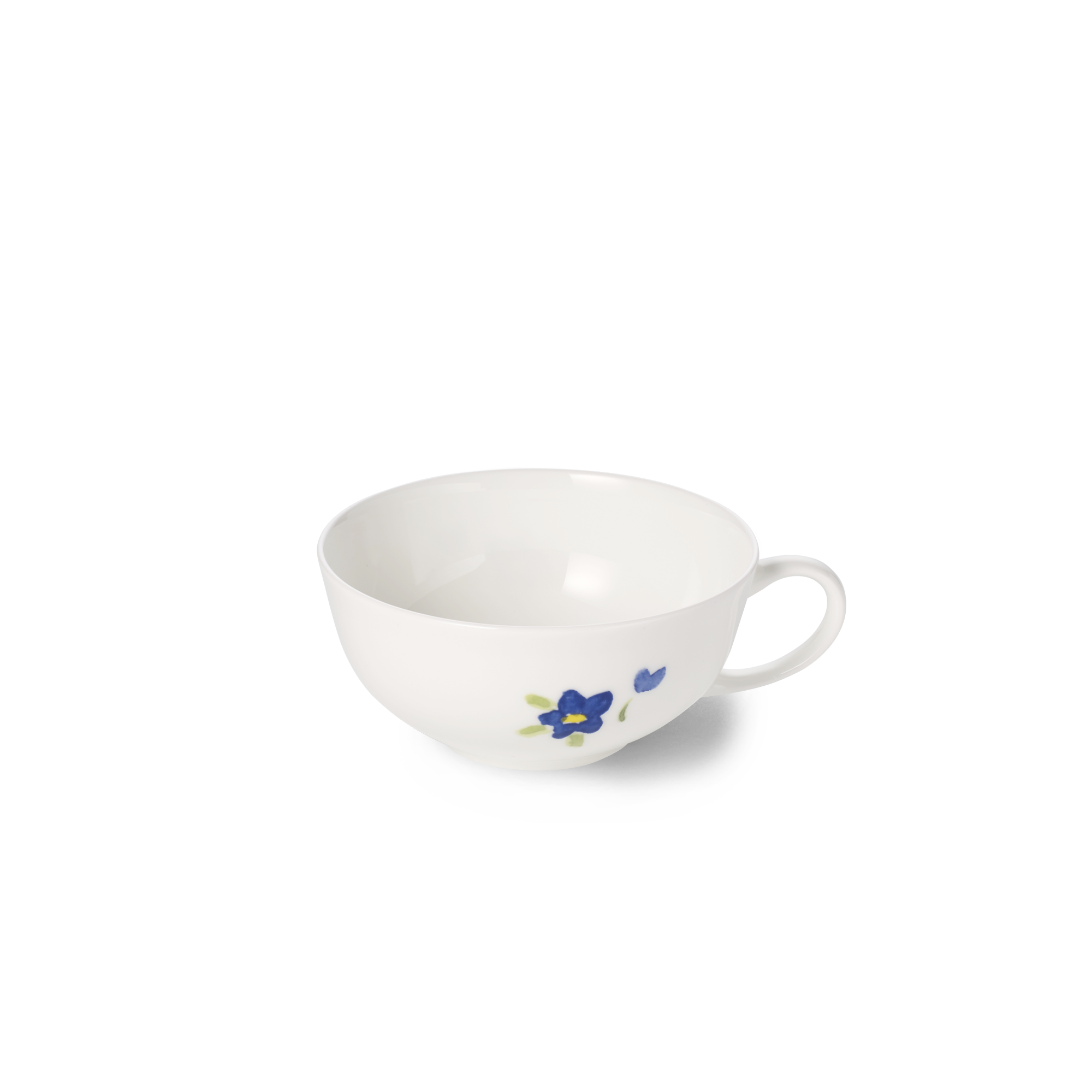 Tee Obertasse mit 0,20 Liter Fassungsvermögen aus der Kollektion Impression Blume Blau Fine Bone. Die Tasse ist kunstvoll mit einem blauen Blümchenmuster verziert.