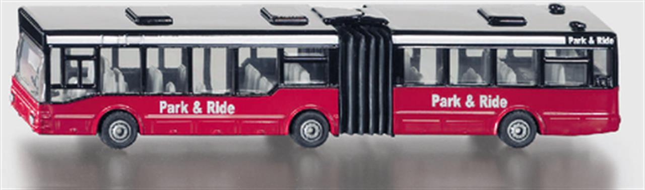 Hier sieht man einen Gelenkbus 1617. Der Bus eignet sich für den Stadtverkehr.