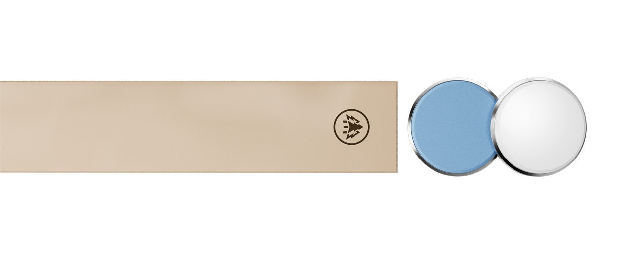 Das Bild zeigt das Produkt 'SET3-P Horl' mit einem beigen Lederstreifen und zwei runden Dosen, eine davon mit blauem Inhalt. Auf dem Lederstreifen befindet sich ein Logo.