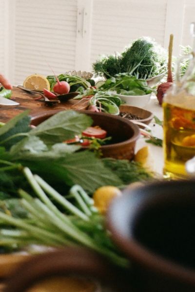 Dieses Bild trägt den Dateinamen 'Kruter-salat_(1)'. Wahrscheinlich zeigt es einen Kräutersalat oder ein passendes Gericht.