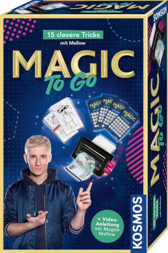 Auf der Verpackung ist ein Zauberkasten mit dem Titel "Magic To Go" abgebildet. Ein junger Mann zeigt einen Zaubertrick, und verschiedene Zauberutensilien sind zu sehen.