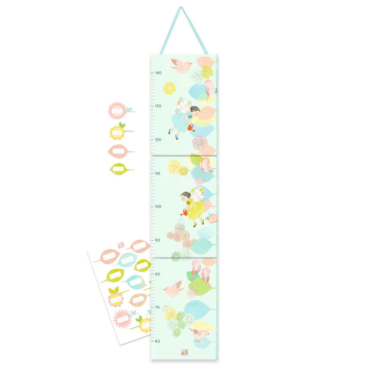Das Bild zeigt eine Messlatte mit frühlingshaften Motiven wie Blumen, Vögeln und spielenden Kindern. Daneben liegen bunte Aufkleber, mit denen die Größe markiert werden kann.