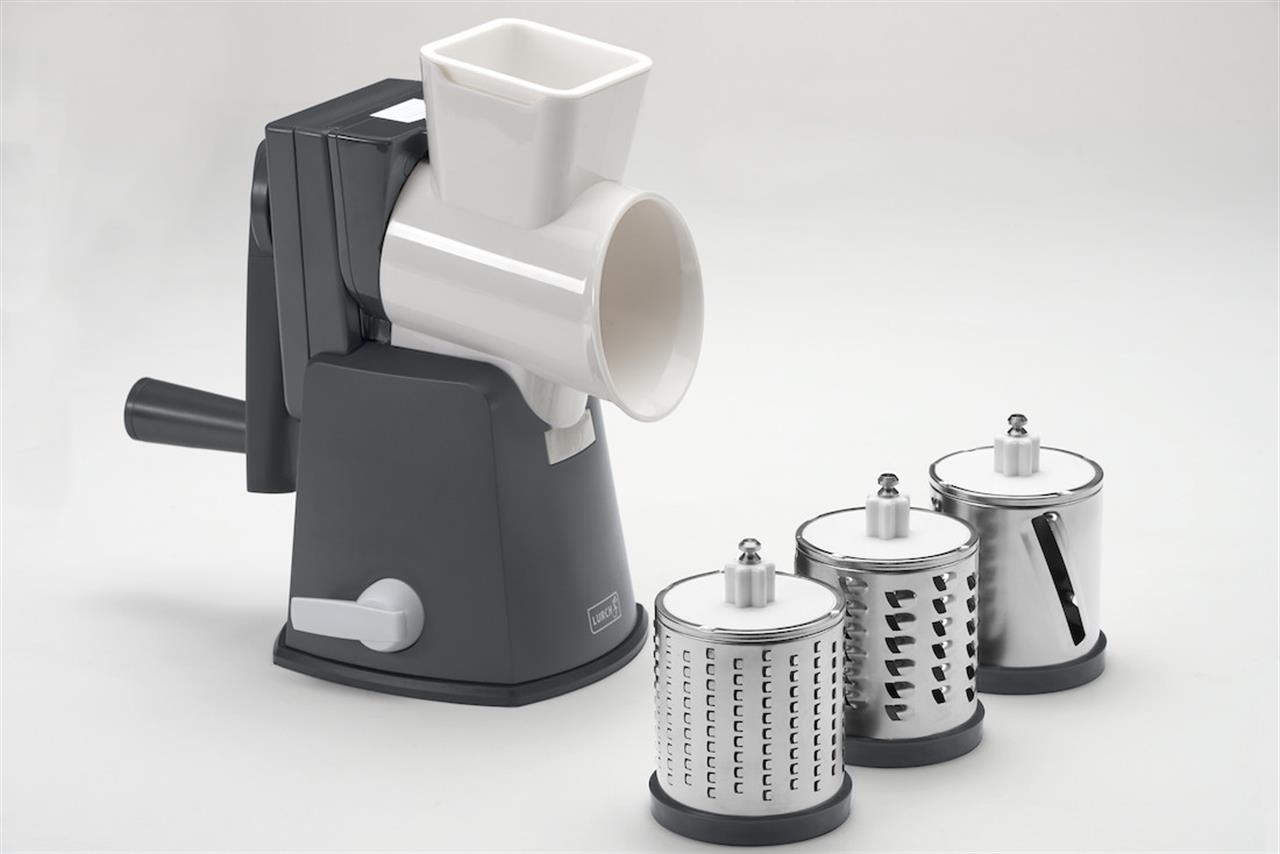 Das Bild zeigt eine Trommelreibe Base&Soul mit drei austauschbaren Trommeln. Die Reibe ist schwarz-weiß und eignet sich zum Schneiden und Reiben von Lebensmitteln.