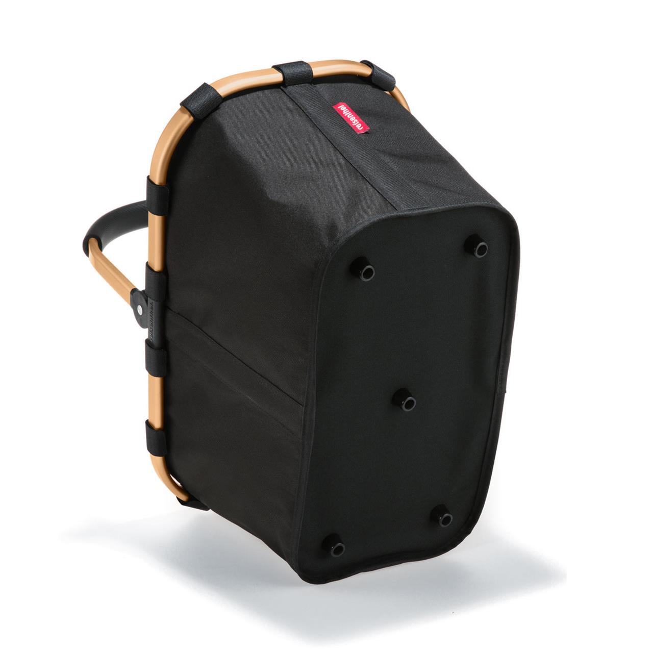 Der Einkaufskorb "Carrybag frame gold/black" hat einen stabilen goldfarbenen Rahmen und eine schwarze Stofftasche. Am Boden befinden sich kleine Füße für einen sicheren Stand.