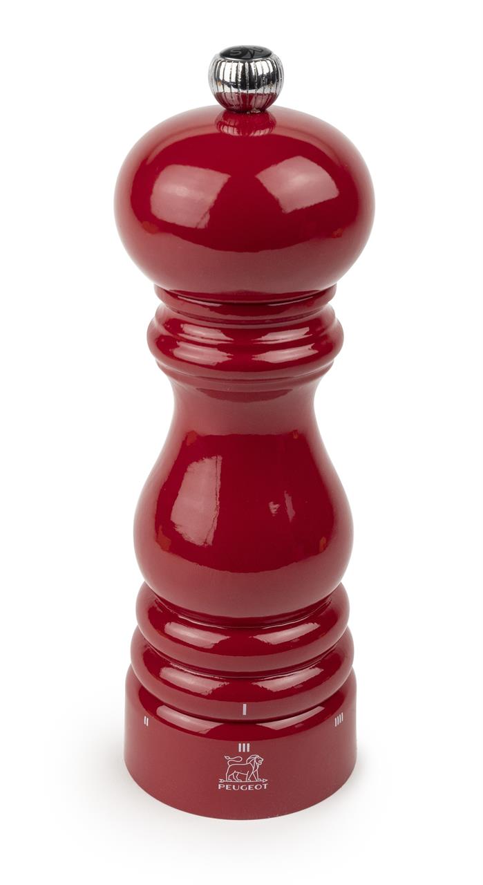 Die Abbildung zeigt eine rote Salzmühle mit glänzender Oberfläche. Sie ist 18 cm hoch und trägt das Peugeot-Logo am unteren Rand.