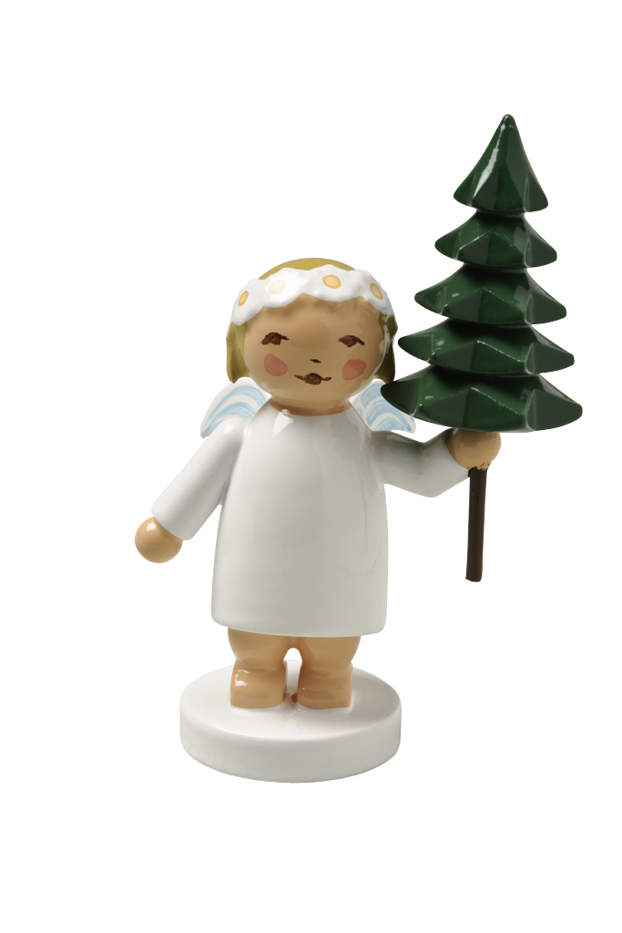 Margeritenengel mit Tannenbaum zeigt einen Engel neben einem festlichen Tannenbaum. Die Figur verbreitet eine weihnachtliche Stimmung.