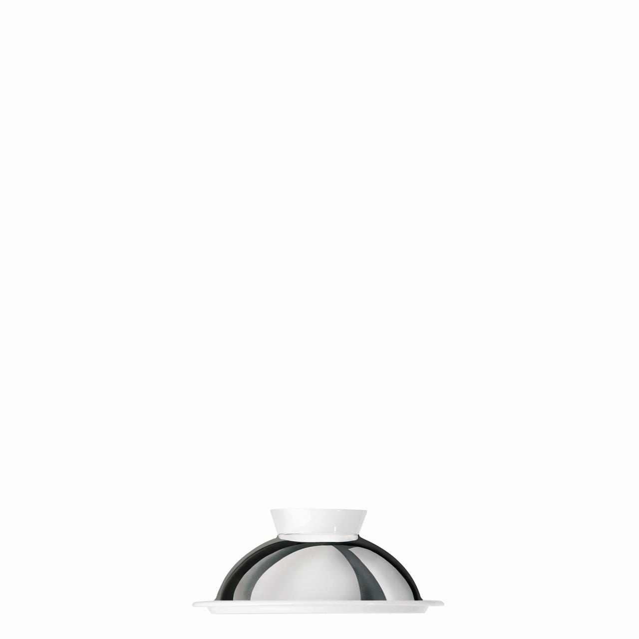 Das Bild zeigt eine Schalencloche mit einem Durchmesser von 11,5 cm aus der Serie Treasure Platinum. Die Cloche ist elegant gestaltet und hat glänzende Platinakzente.