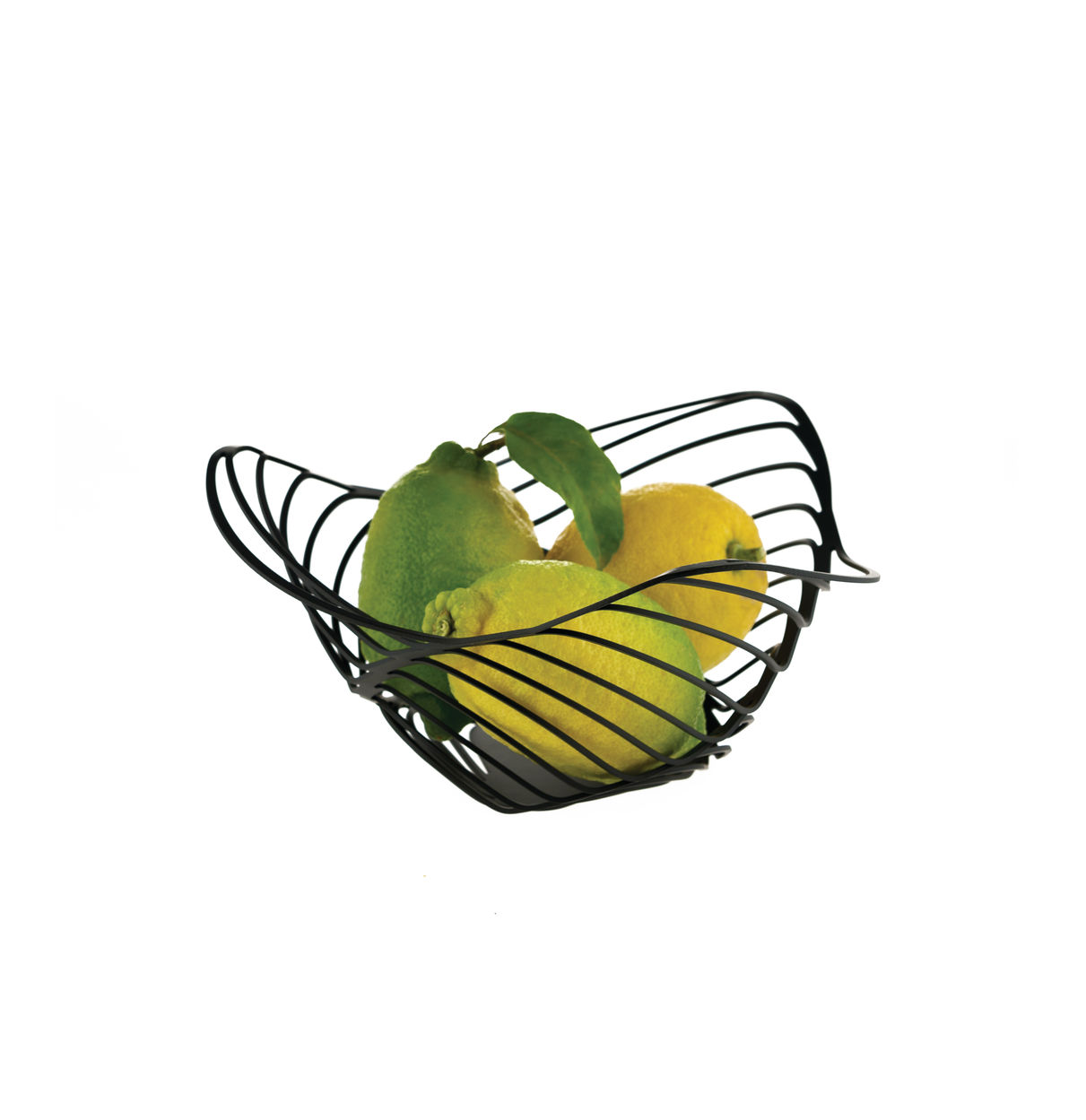 Die Obstschale TRINITY, 12 B ist eine moderne, schwarze Schale mit einem offenen, gewellten Design. In der Schale liegen drei Zitronen.