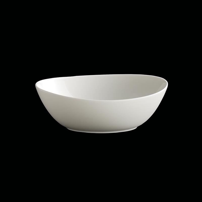 Die Abbildung zeigt eine ovale Schale aus weißem Fine Bone Porzellan. Sie hat einen Durchmesser von 18 cm und ein Fassungsvermögen von 0,60 Litern.