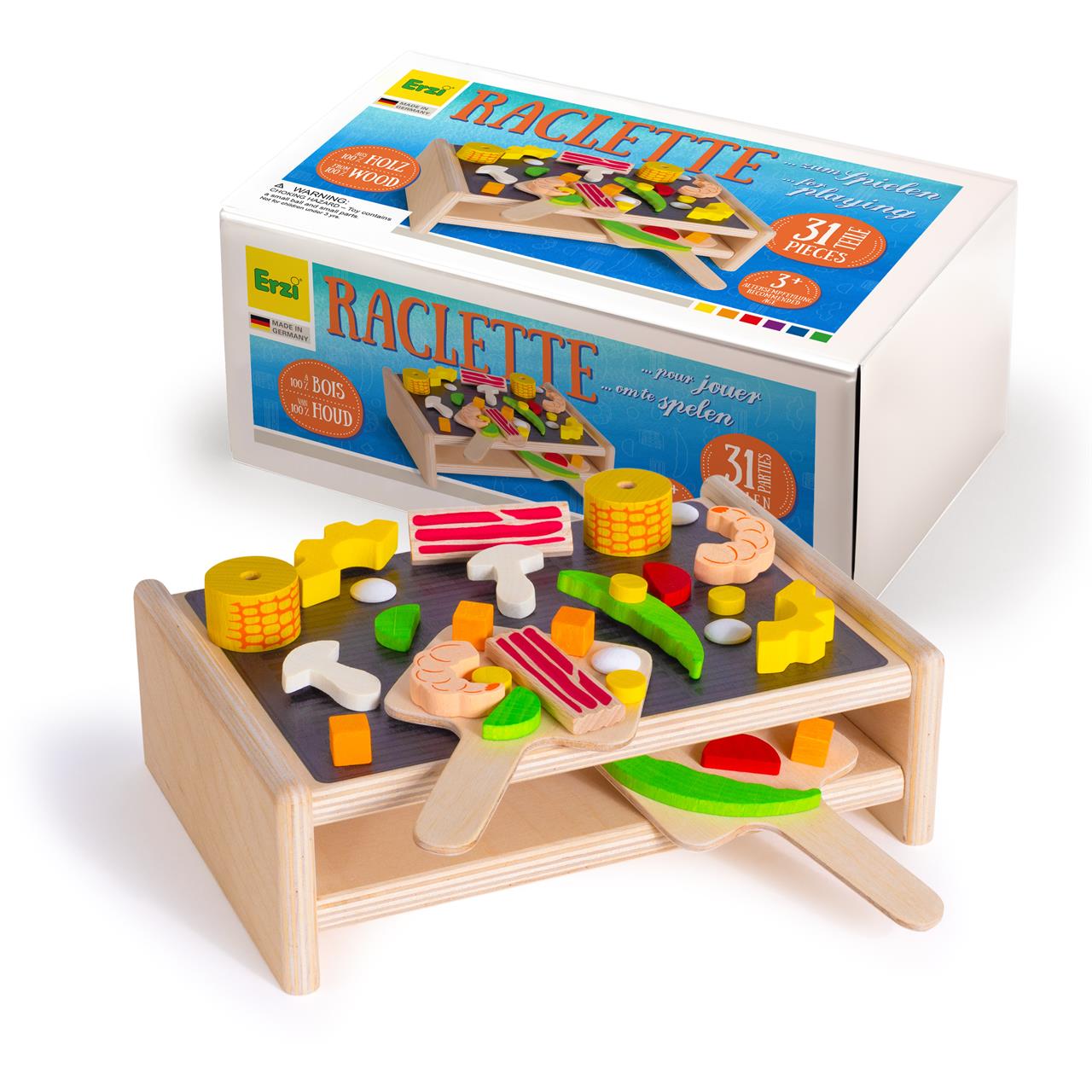 Das Bild zeigt ein Holzspielzeug-Set namens "Raclette" mit bunten, nachgemachten Lebensmitteln. Im Hintergrund ist die Verpackung des Sets zu sehen.