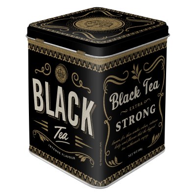 Die Abbildung zeigt eine schwarz-goldene Teedose mit der Aufschrift „Black Tea“. Auf der Dose steht außerdem „Black Tea Extra Strong“ in dekorativer Schrift.