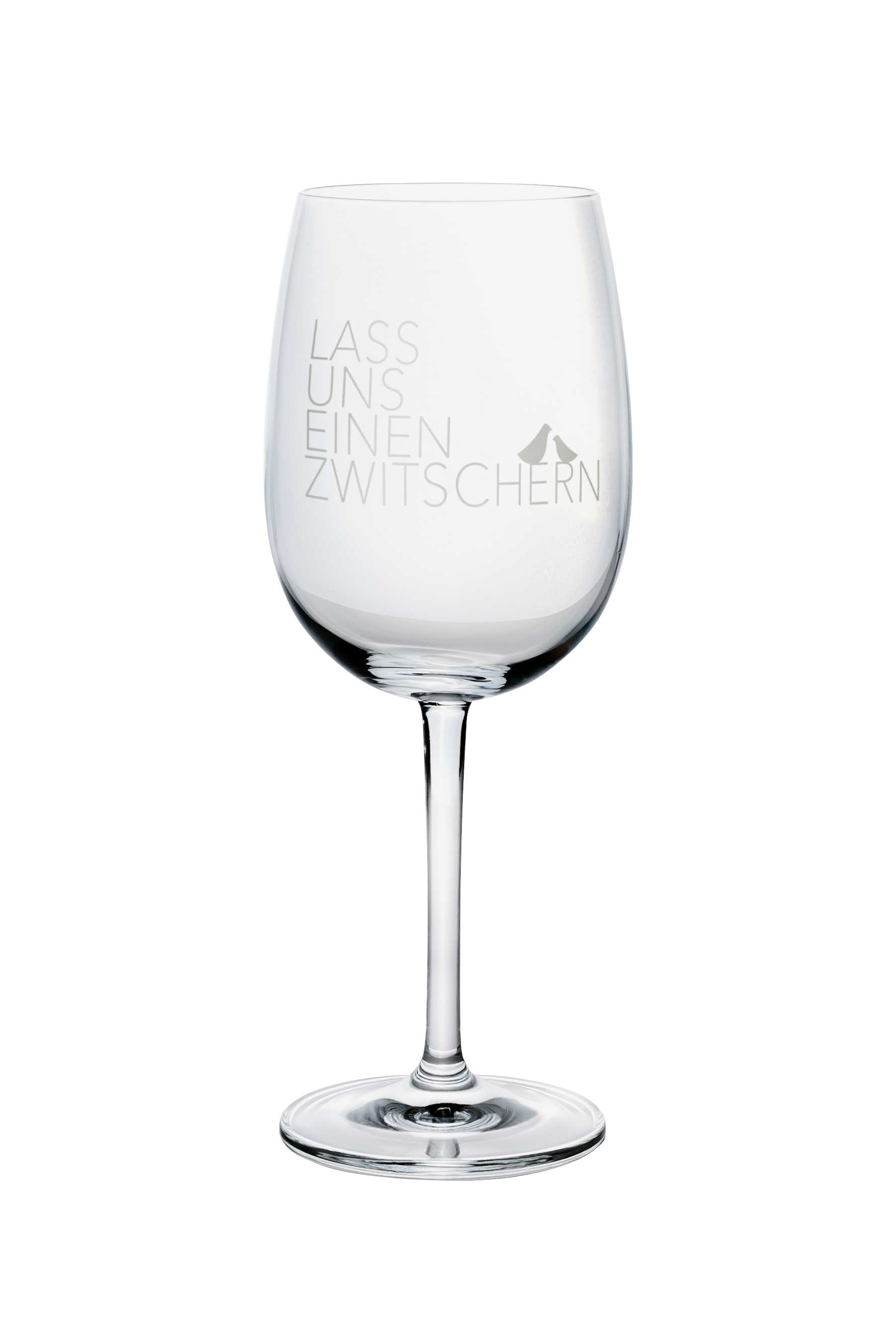 Auf dem Bild ist ein Weinglas zu sehen. Auf dem Glas steht der Text "LASS UNS EINEN ZWITSCHERN" mit einer kleinen Abbildung von zwei Vögeln.