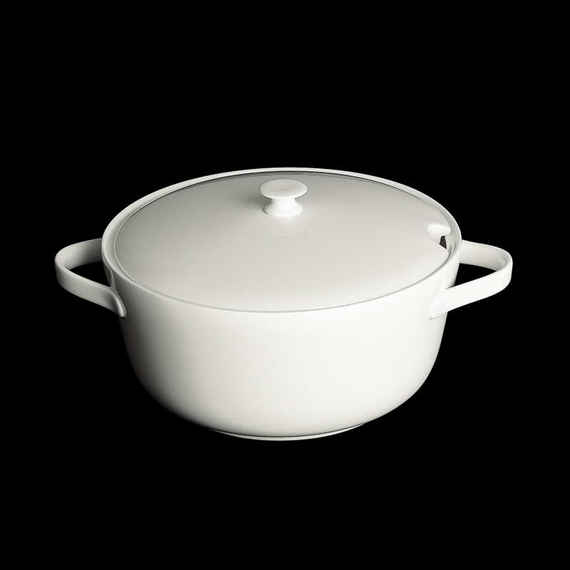 Die Abbildung zeigt eine weiße Deckelschüssel aus Fine Bone China mit einem Fassungsvermögen von 2,0 Litern. Sie hat zwei Griffe und einen passenden Deckel.